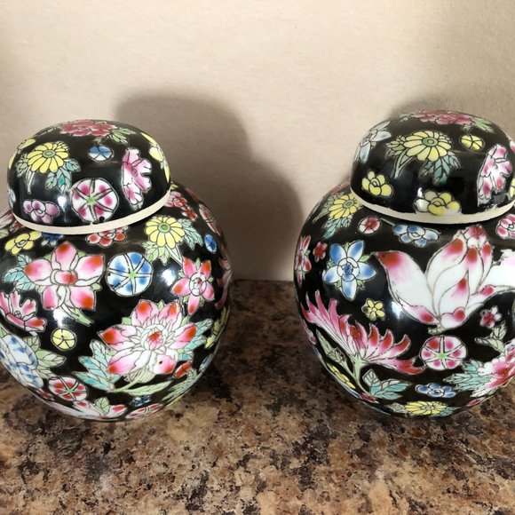Pair of China Jingdezhen Chinese porcelain lidded jars black floral handpainted - Picture 3 of 6